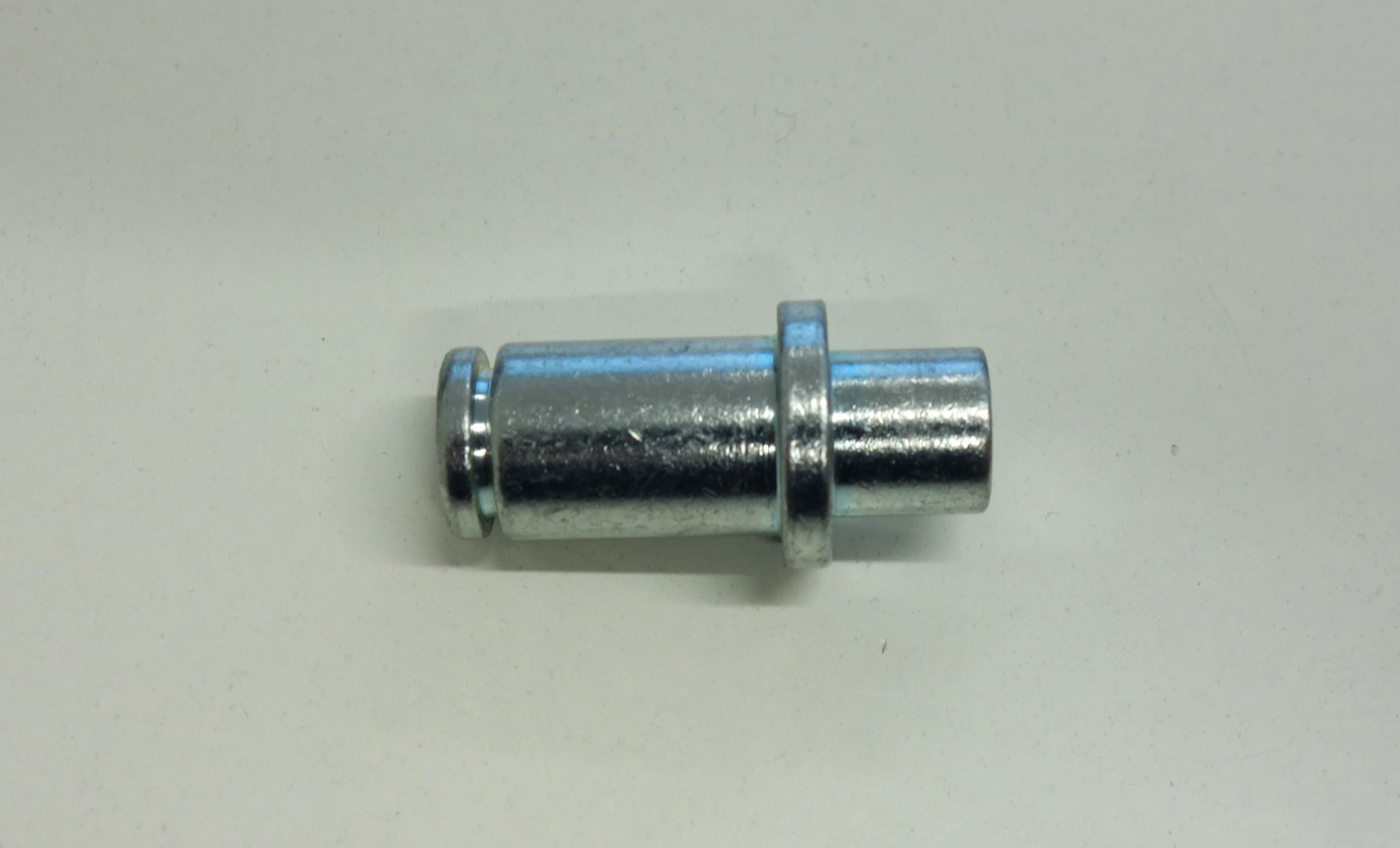 916945 Bolzen