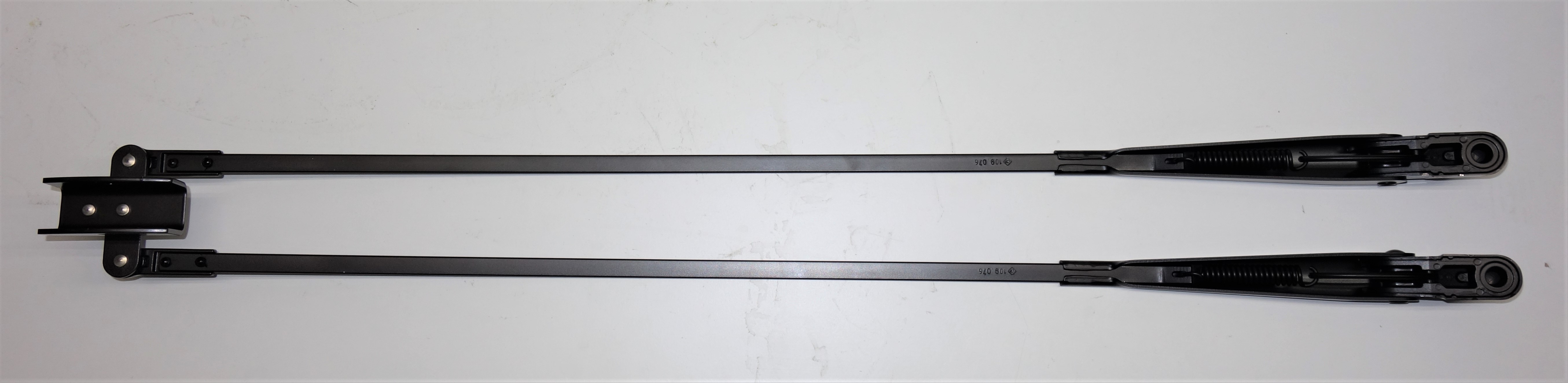WA125039 Double wiper arm 820mm