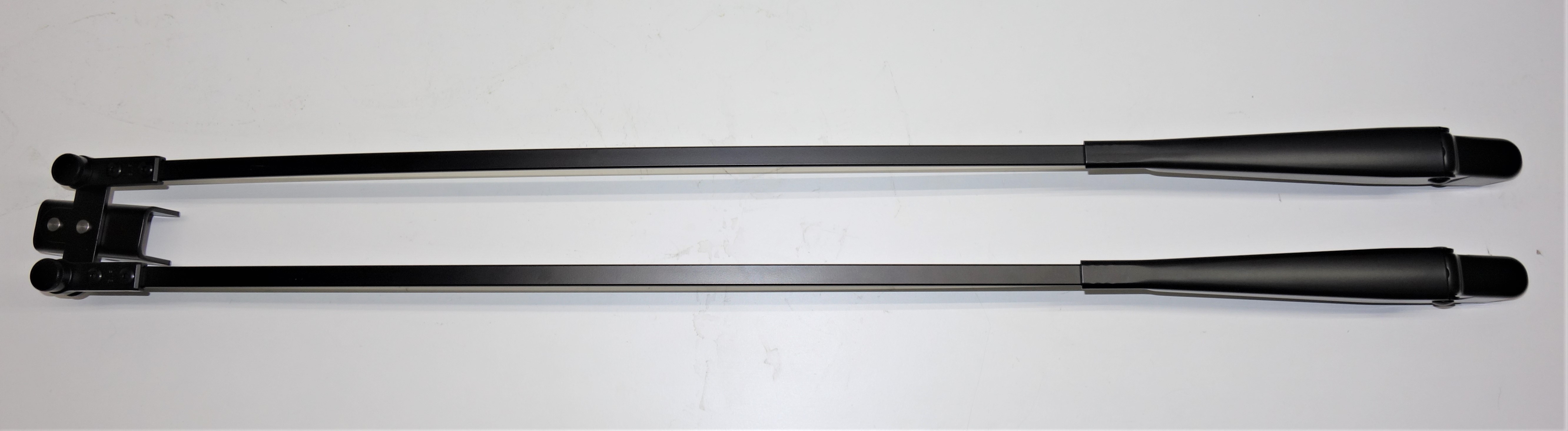 WA125039 Double wiper arm 820mm