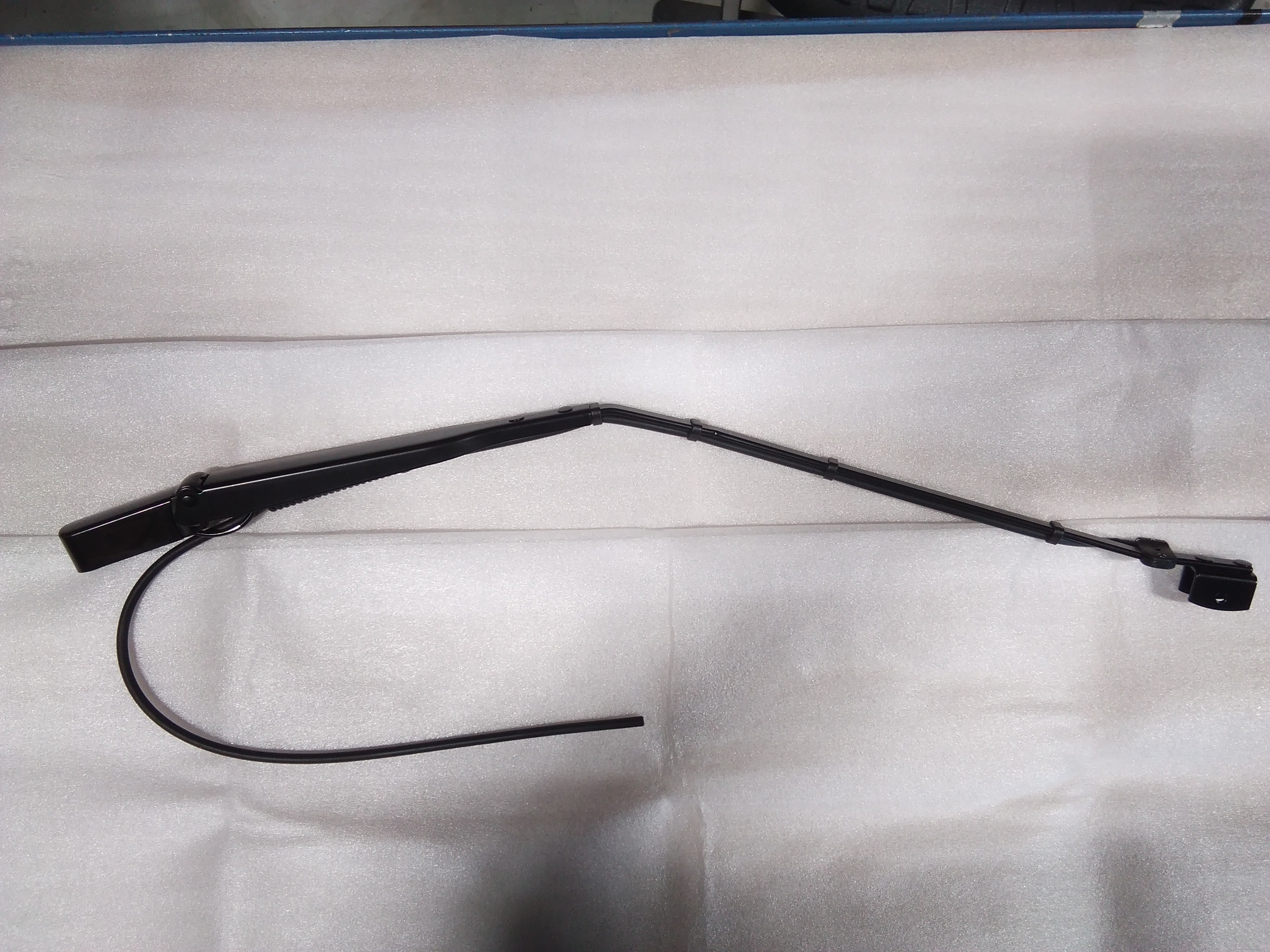 WA125068 Wiper arm Assy LH