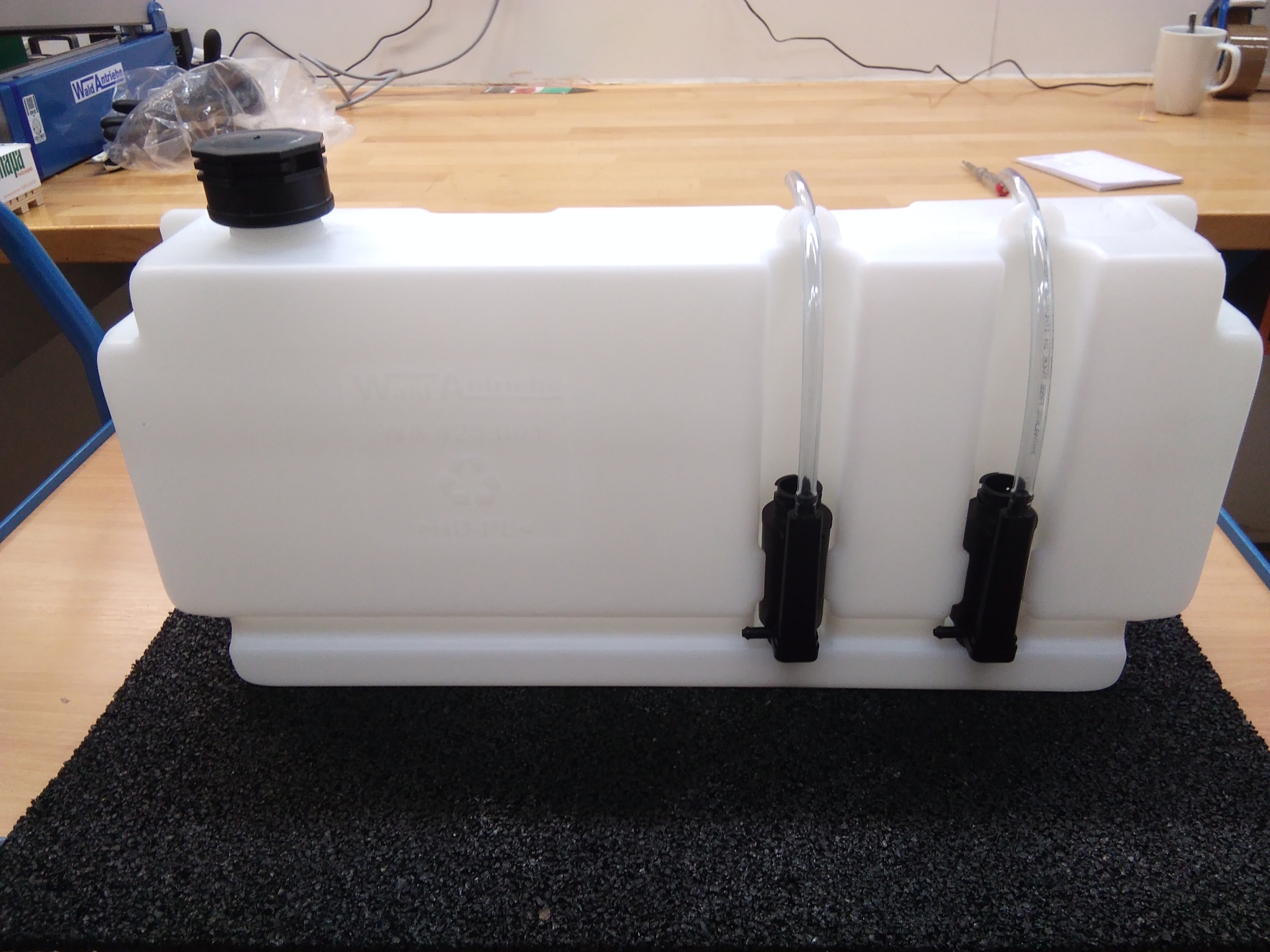 WA423006 Washer Tank 10l with 2 pumps 24V, 2.5 ba